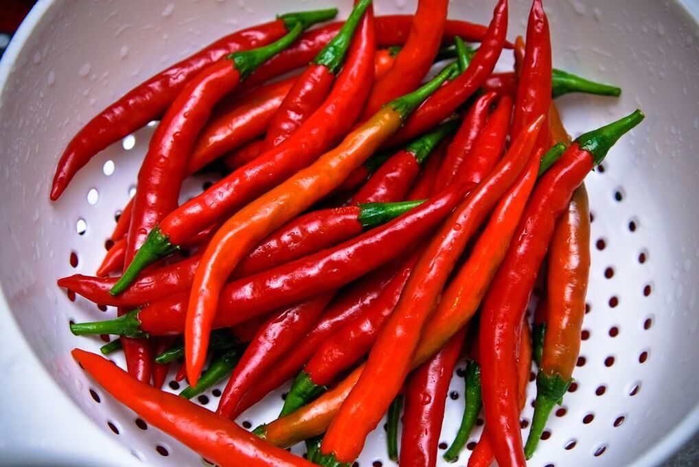 In the dish, it is preferable to add hot pepper in small quantities and fresh.